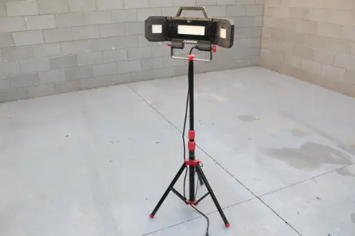 Husky Stand-Up Light